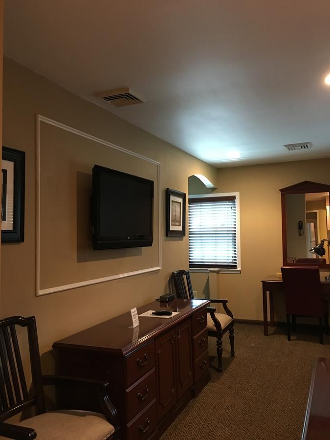 Whitman Motor Lodge Huntington Εξωτερικό φωτογραφία